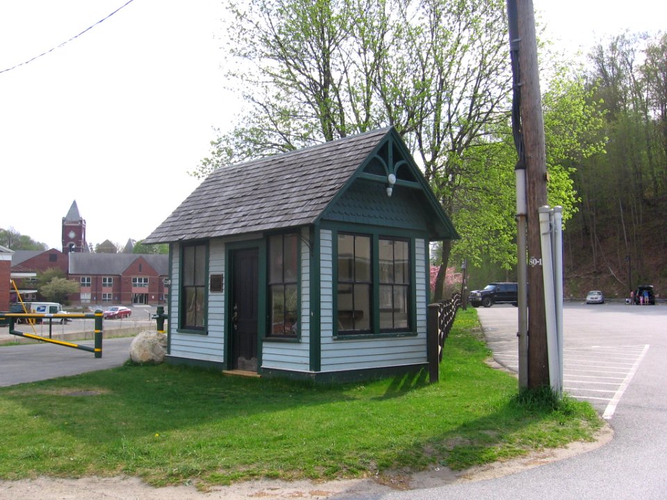 Adams flagman hut 044