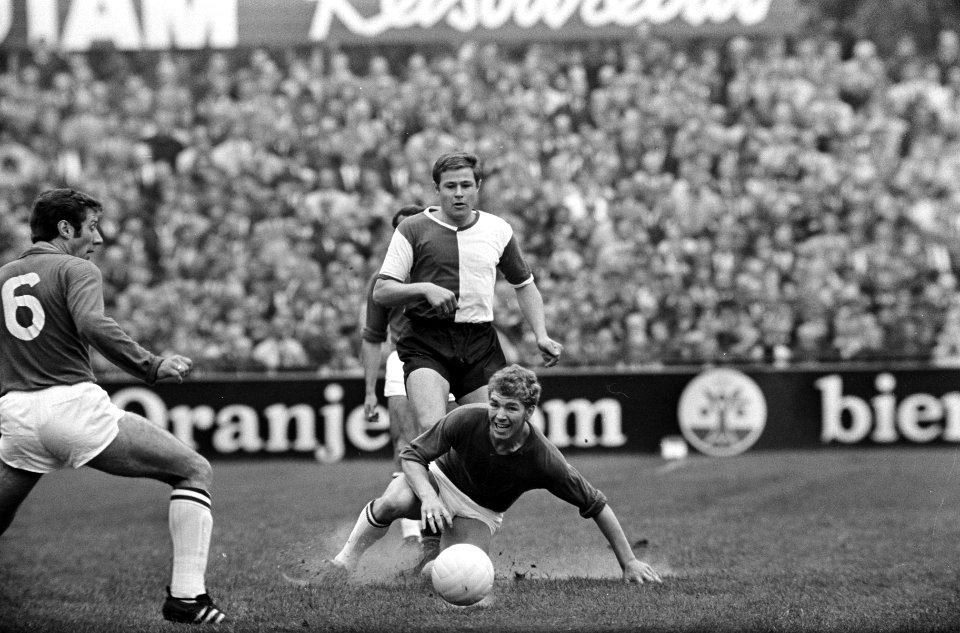 ADO tegen Feijenoord 3-6. Nummer 6 Israel in aktie, Bestanddeelnr 920-7314