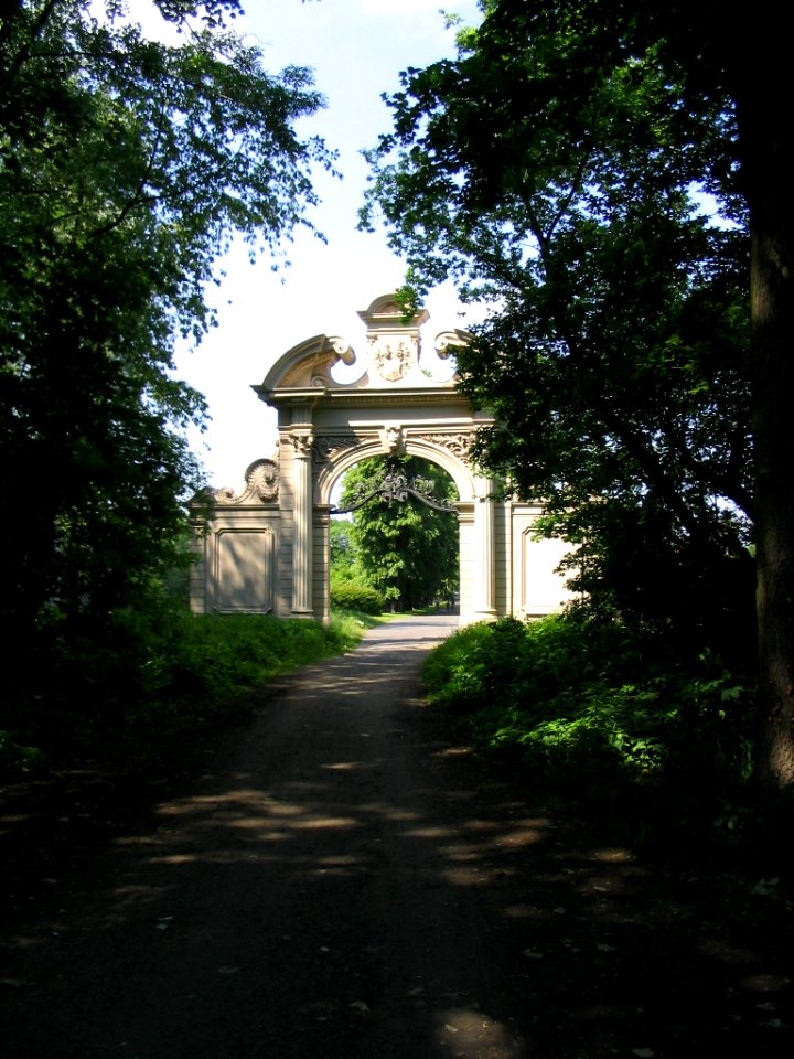 Adlertor im Keesschen Park im Mai 2004