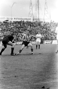 ADO tegen Sparta, Ole Madson en keeper Thie van Ado in actie, Bestanddeelnr 918-0963
