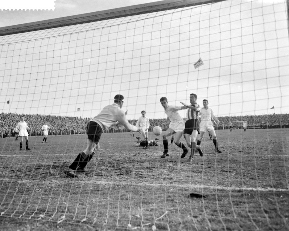 ADO tegen PSV 2-1, spelmoment voor ADO doel, Bestanddeelnr 912-0855