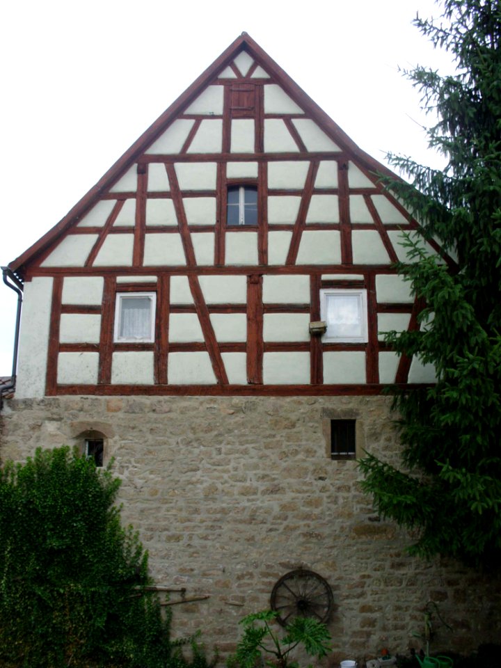 Adlerstr. 4