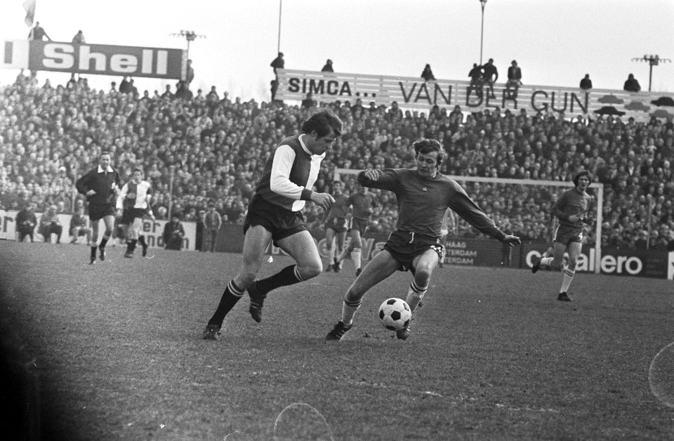 ADO tegen Feijenoord 2-0 Israel (links) en Berg (rechts) in aktie, Bestanddeelnr 924-3092