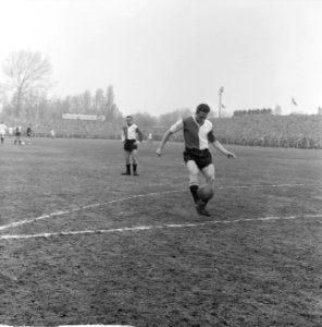 ADO tegen Feijenoord 1-1 Spelmoment, Klaassens met bal aan voet, Bestanddeelnr 915-0926