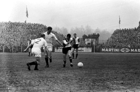 ADO tegen Feijenoord 1-1, spelmoment, Coen Moulijn schiet, Bestanddeelnr 915-0923