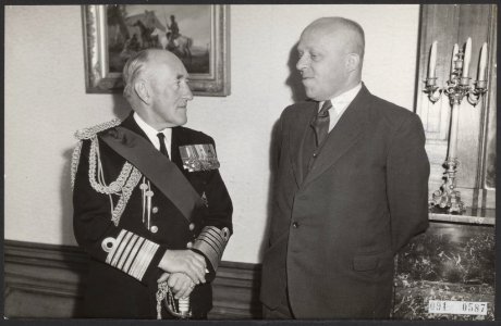 Admiraal Roderick McGrigor (chef-staf van de Britse marine) bracht een bezoek aa, Bestanddeelnr 091-0587