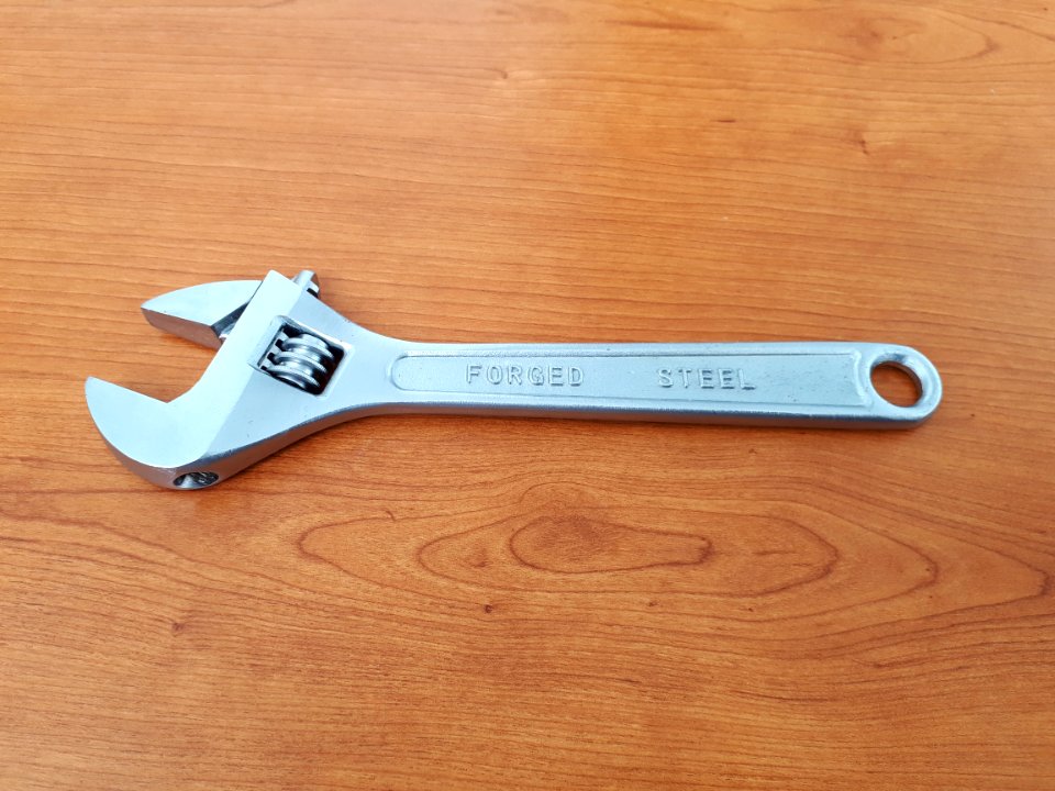 Adjustable wrench - 20 x 2.5 cm - B2