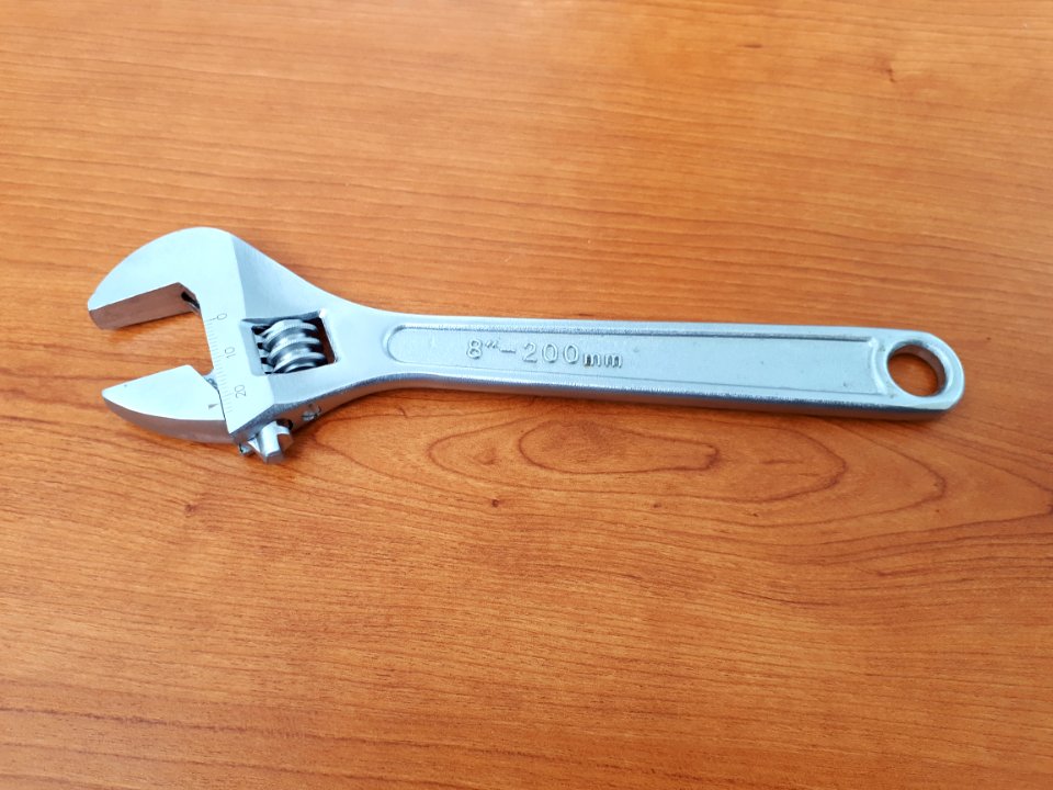 Adjustable wrench - 20 x 2.5 cm - B1