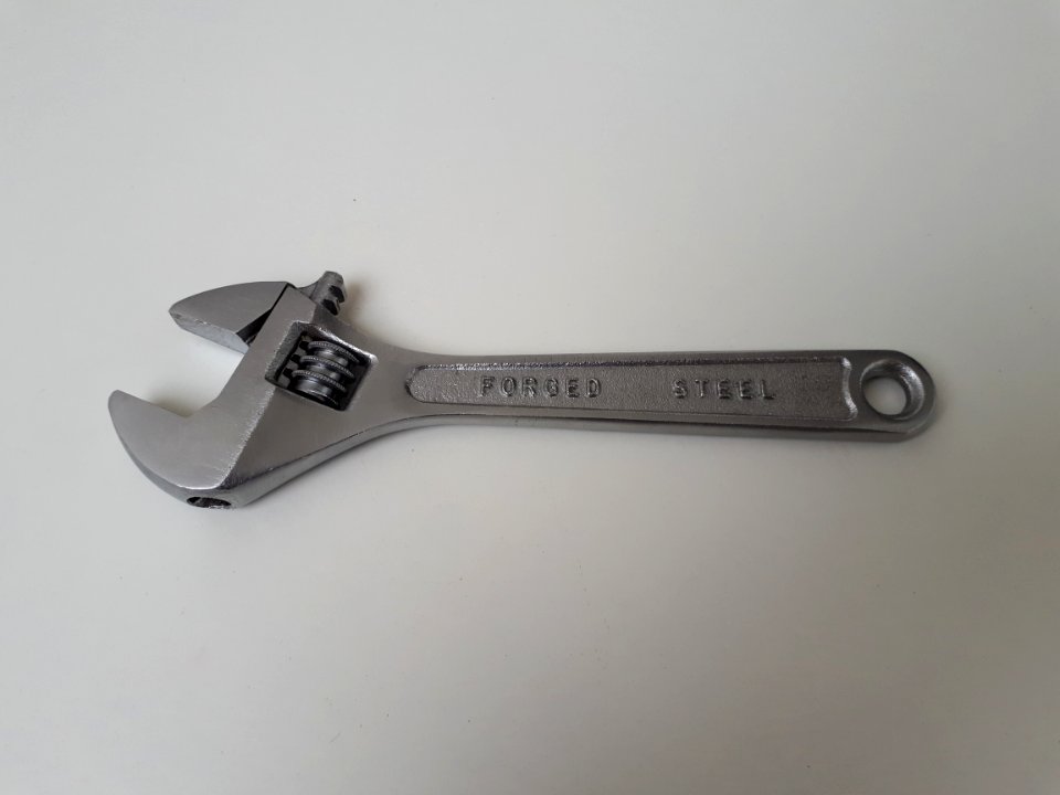 Adjustable wrench - 15 x 2 cm - A2