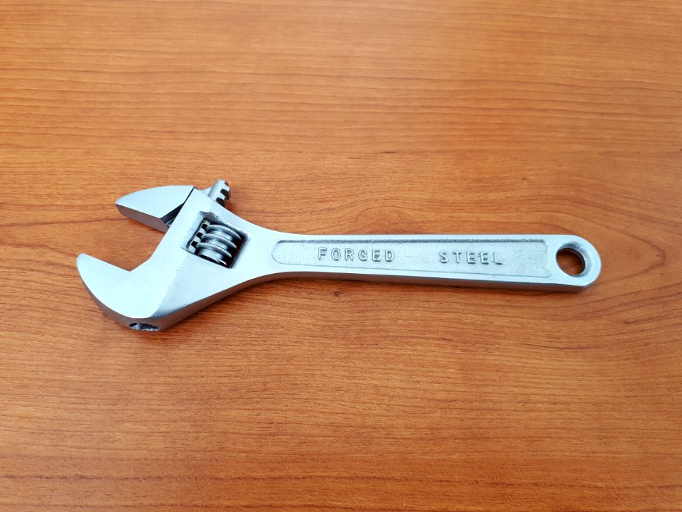 Adjustable wrench - 15 x 2 cm - B2