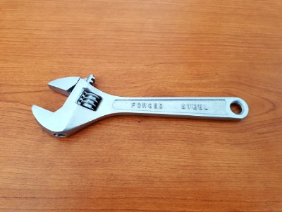 Adjustable wrench - 15 x 2 cm - B2