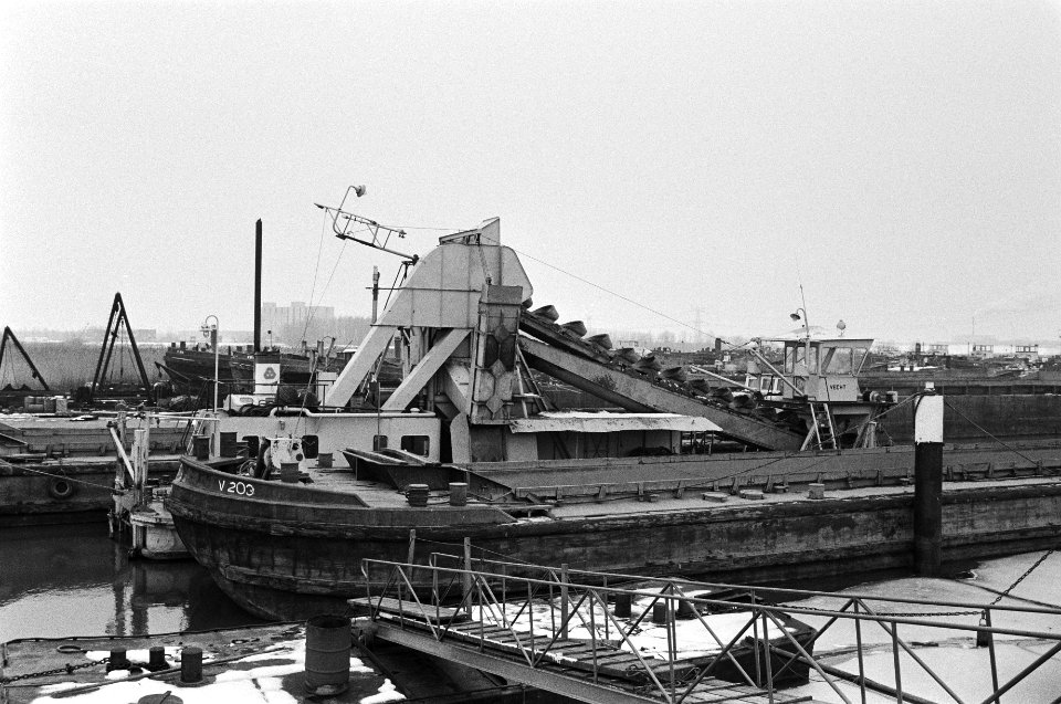 Aktievergadering van 1200 baggeraars in Sliedrecht. Baggermachine, Bestanddeelnr 931-8837