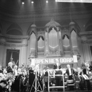 Aktie Open het Dorp , sluitingsavond in Concertgebouw, Dirigent Haitink, Bestanddeelnr 914-7625