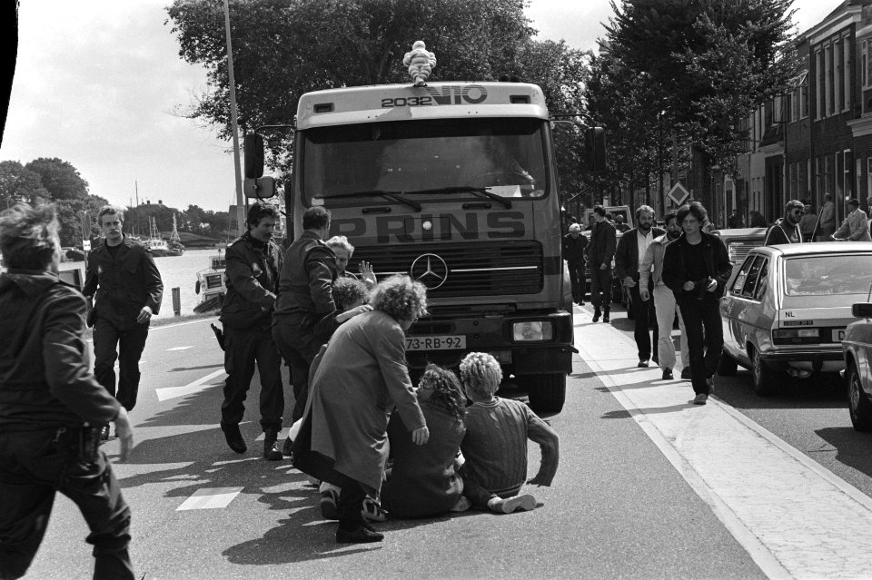 Akties tegen transport radioactief afval van Petten naar Den Helder aktievoerd, Bestanddeelnr 932-2877