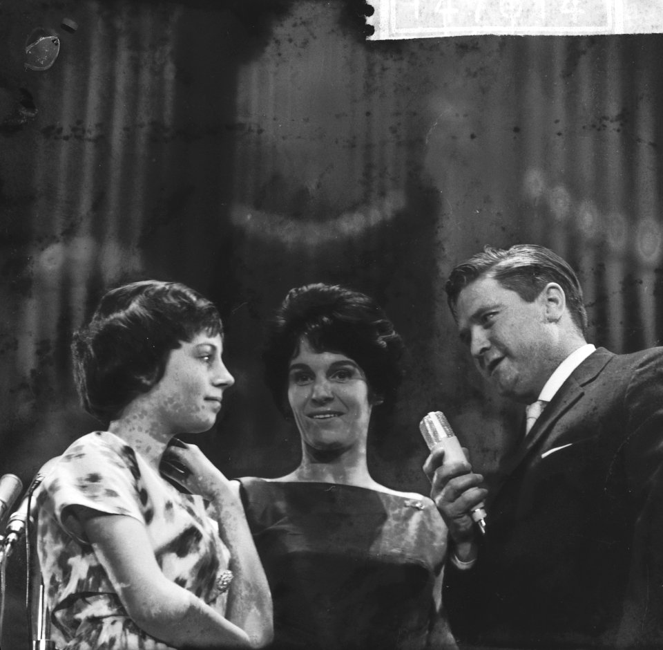 Aktie Open het Dorp , sluitingsavond in Concertgebouw, prijswinnaars Nickerboc, Bestanddeelnr 914-7614