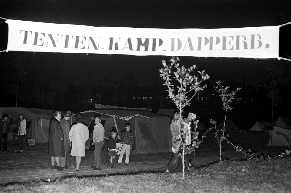 Aktie van aktiegroep De Sterke Arm in voormalig bodencentrum in Dapperbuurt te A, Bestanddeelnr 925-8772