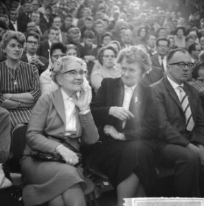 Aktie Open het Dorp , publiek uit de zaal, Bestanddeelnr 914-5540