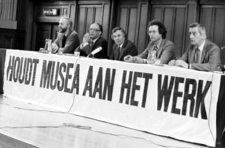 Aktiedag van musea tegen bezuinigingen van CRM in Tropenmuseum Amsterdam v.l.n., Bestanddeelnr 932-1447