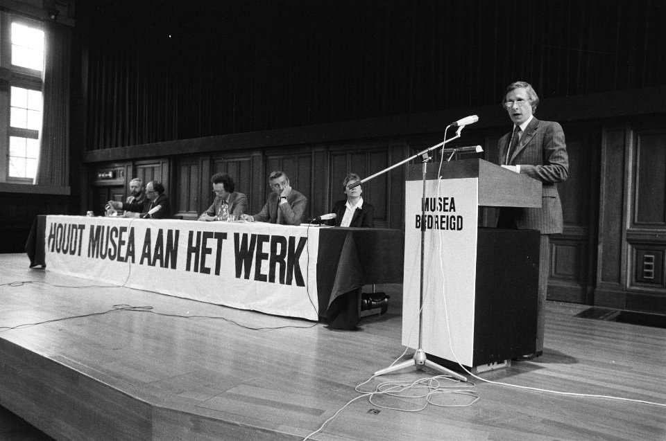 Aktiedag van musea tegen bezuinigingen van CRM in Tropenmuseum Amsterdam 3, 4 S, Bestanddeelnr 932-1448