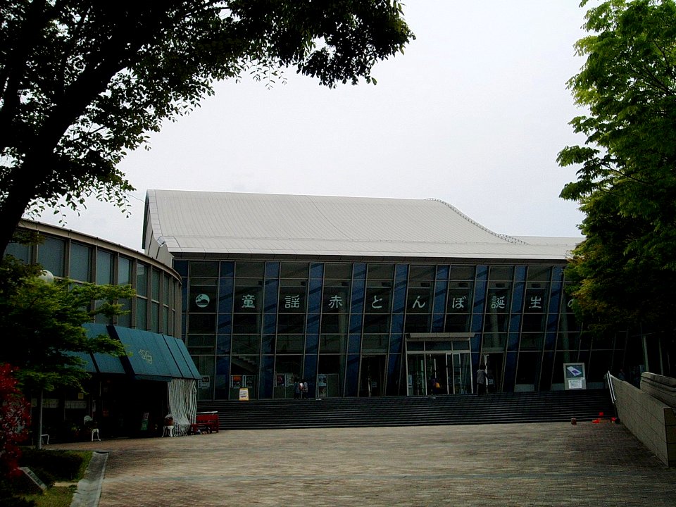 Akatonbo-Bunka-Hall-2013042901