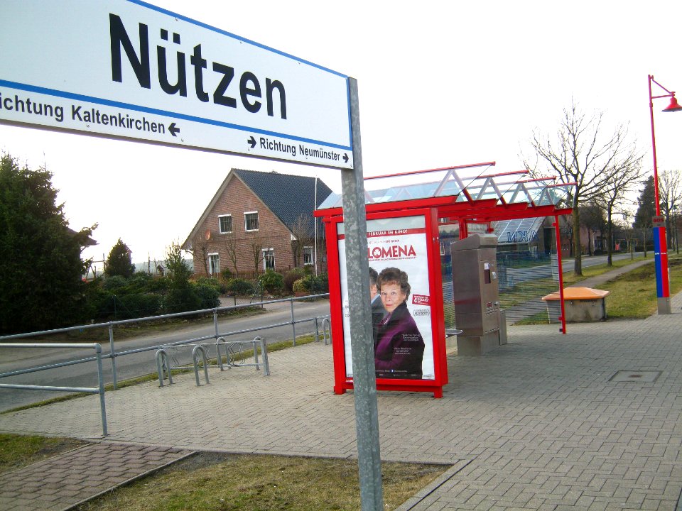AKN Bahn Station Nützen