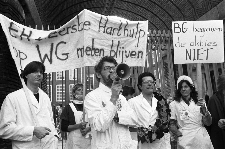 Aktie door medewerkers van wijkcentrum dOude Stadt voor EHBO-post in de binnenst, Bestanddeelnr 932-0660