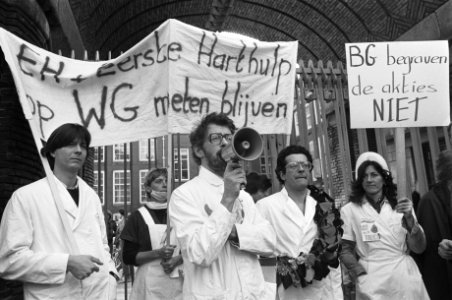 Aktie door medewerkers van wijkcentrum dOude Stadt voor EHBO-post in de binnenst, Bestanddeelnr 932-0660