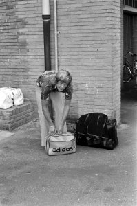 Ajax vertrokken naar trainingskamp in Lutte Johny Rep bij vertrek uit Ajaxstadi, Bestanddeelnr 927-3573