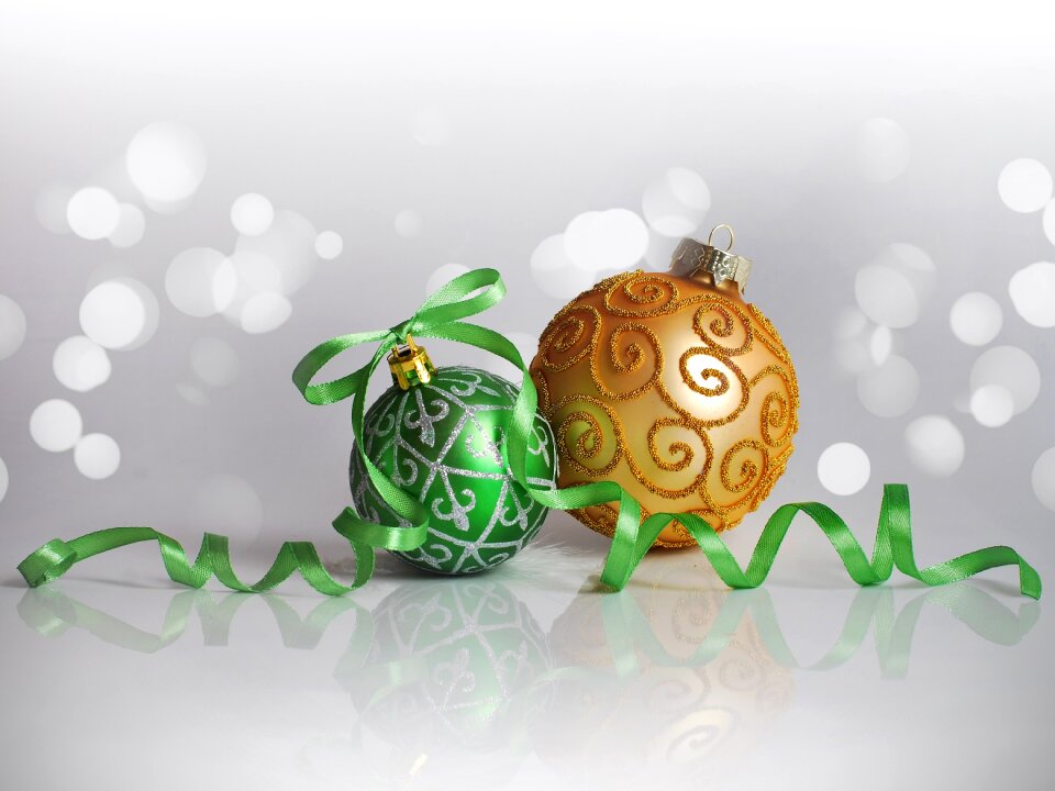 Holiday ornament style