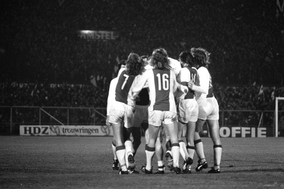 Ajax tegen Real Madrid 2-1, halve finale Europacup I , vreugde Ajax-spelers, Bestanddeelnr 926-3380