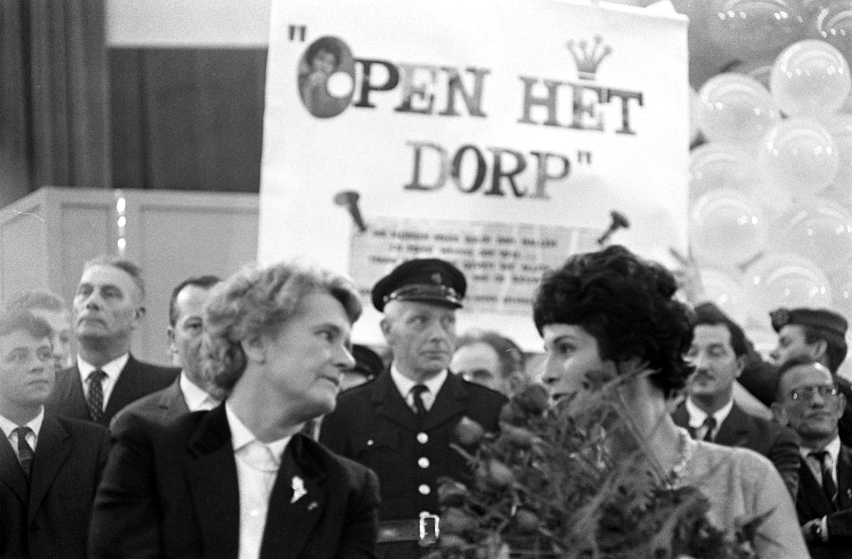 Aktie Open het Dorp , nummer 25 Minister Klompé, Bestanddeelnr 914-5516