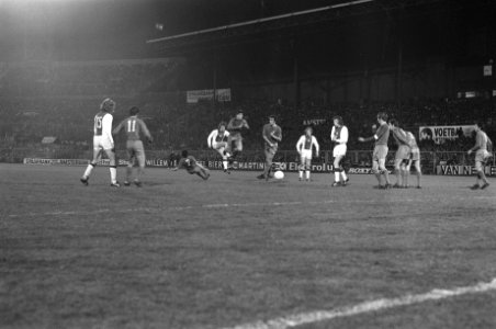 Ajax tegen Real Madrid 2-1, halve finale Europacup I , Ruud Krol scoort 2-0, Bestanddeelnr 926-3379
