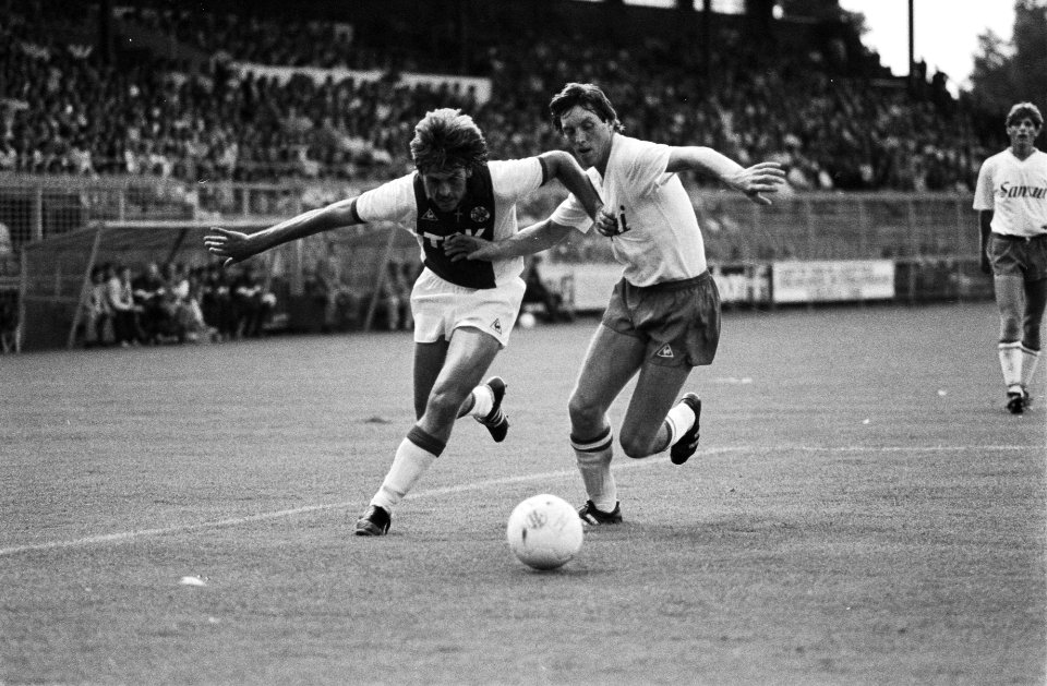 Ajax tegen Willem II Gasselich (links) in duel met een Willem II speler, Bestanddeelnr 932-6748