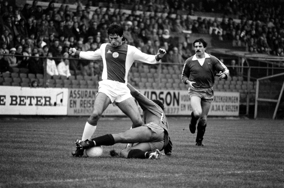 Ajax tegen Willem II 1-1, La Ling in aktie, Bestanddeelnr 931-2050