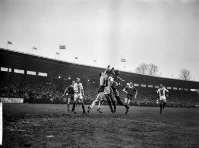 Ajax tegen Volewijckers Doelman van Hilten en Ellens in duel met Henk Groot, Bestanddeelnr 913-2739