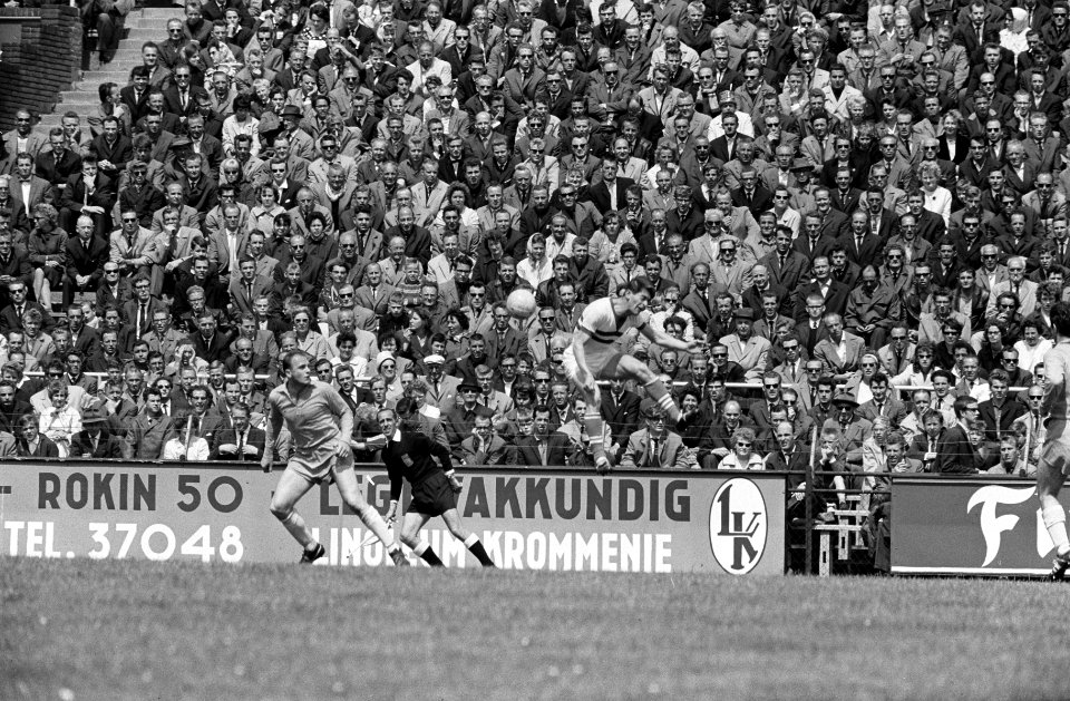Ajax tegen Tatabanya 1-2 spelmoment, Bestanddeelnr 914-0582