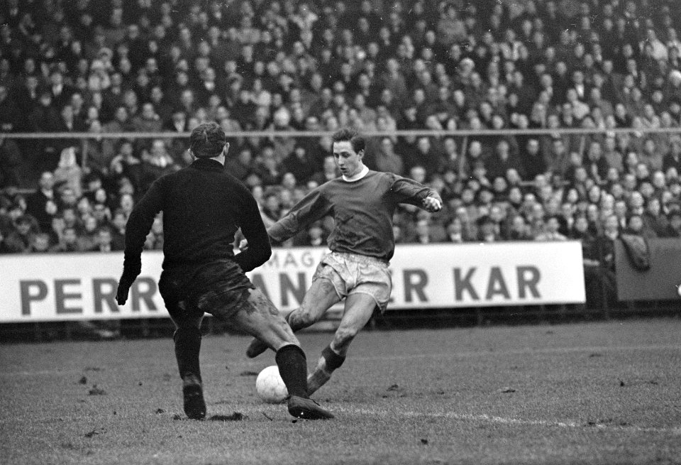 Ajax tegen Xerxes 4-1, spelmomenten, nummer 22 Nuninga, nummer 23 en 24 Cruijff,, Bestanddeelnr 919-8915