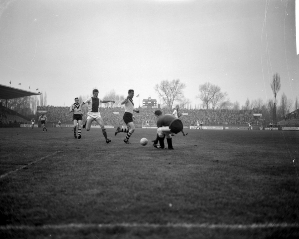 Ajax tegen VVV 3-1 Spelmoment, Bestanddeelnr 913-2253