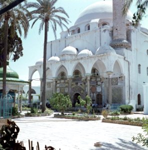 Akko. El Jezzar moskee ingangspartij met marmerincrustaties en een deel van het, Bestanddeelnr 255-9237