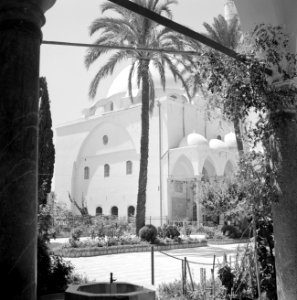 Akko. El Jezzar moskee ingangspartij gedekt door koepels en een deel van het vo, Bestanddeelnr 255-2526