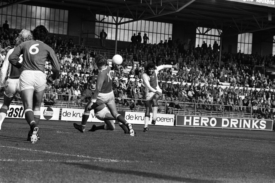Ajax tegen VVV Hulshof schiet, Bestanddeelnr 928-8128