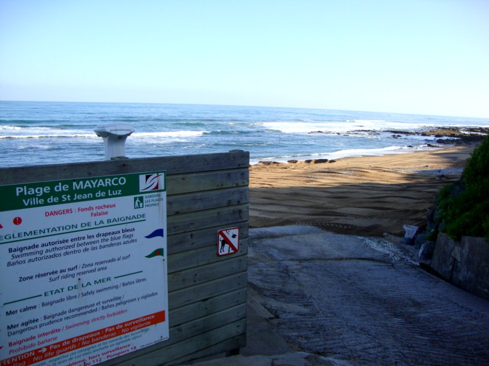 Akotz (St.Jean-de-Luz, Pyr-Atl., Fr) entretien annuel de la Plage de Mayarco