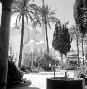 Akko. El Jezzar moskee ingangspartij gedekt door koepels en een deel van het vo, Bestanddeelnr 255-2527
