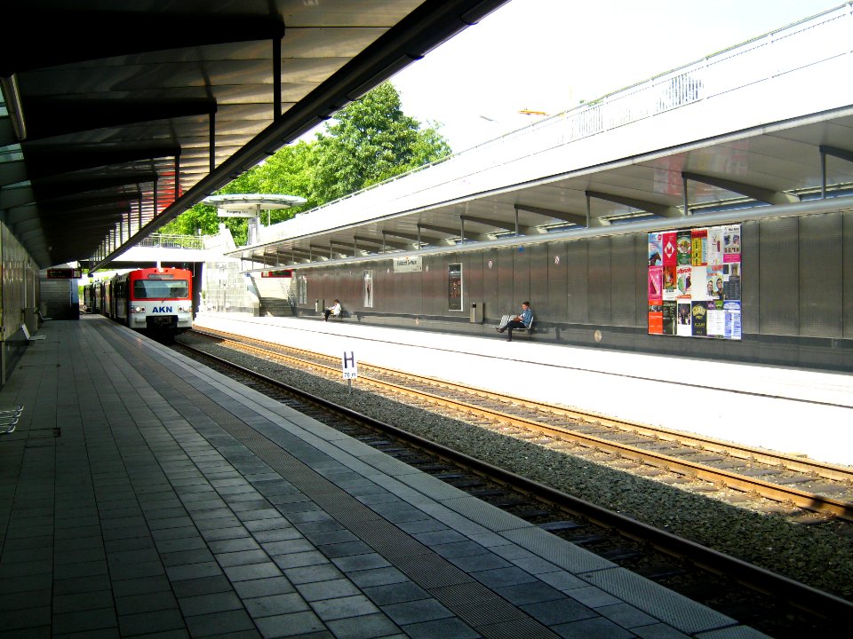 AKN-Bahn Station Eidelstedt Zentrum
