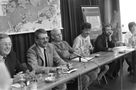 Akkoord in conflict Rotterdamse haven tijdens de persconferentie v.l.n.r. Zeebr, Bestanddeelnr 933-0883