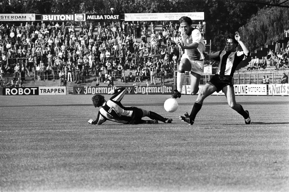 Ajax tegen Vitesse 4-0, Geert Meijer in actie, Bestanddeelnr 929-9373