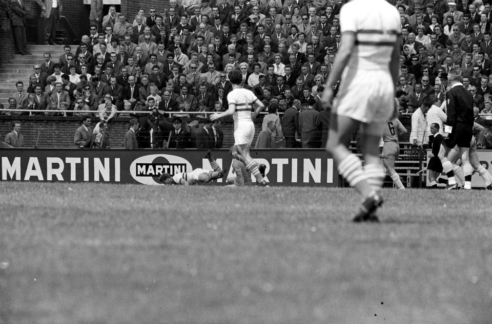 Ajax tegen Tatabanya 1-2 spelmoment, Bestanddeelnr 914-0583
