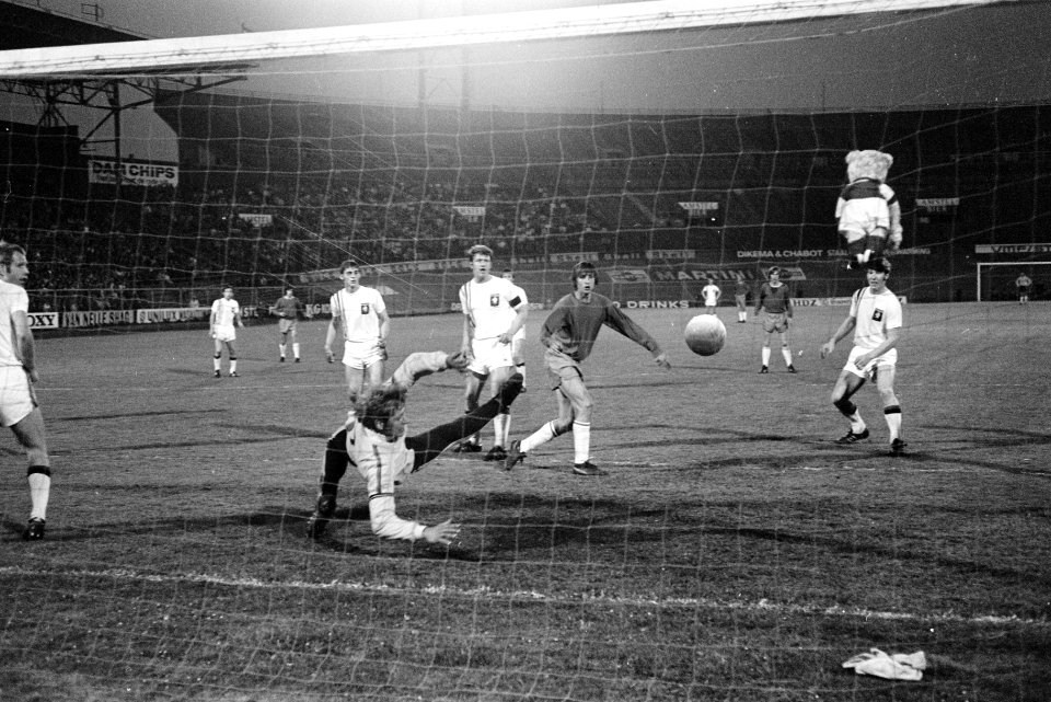 Ajax tegen Twente 4-0 in Olympisch Stadion in halve finale KNVB-beker doelpunt , Bestanddeelnr 923-5248