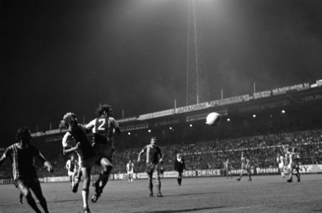 Ajax tegen Twente 1-1, Rep (links) gaat 1-0 scoren, Bestanddeelnr 926-6708