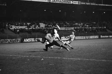 Ajax tegen Volendam 7-3, La Ling (m) scoort 5e doelpunt, Bestanddeelnr 930-0260